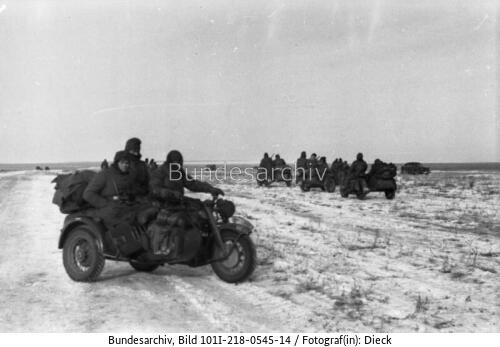 Russland, Soldaten auf Motorrad