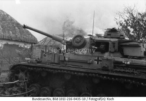 Russland, Panzer IV, zerstörte Ortschaft