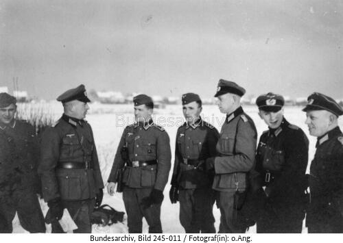 Russland (?), <span class="match">Unteroffizier</span> und Offiziere