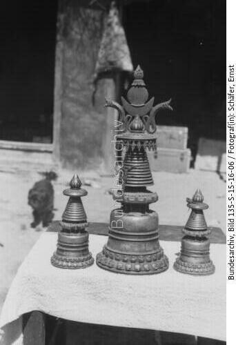 <span class="match">Tibetexpedition</span>, Stupas