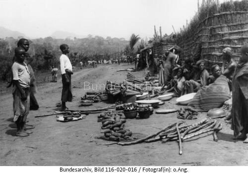 Kamerun, Jaundestraße, Markt