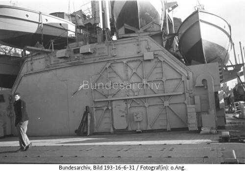 Schlachtschiff Bismarck, Achterer Hangar