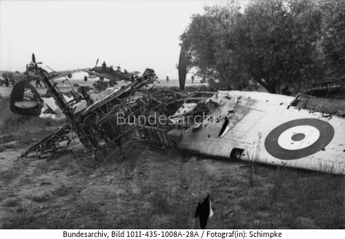 Griechenland (?), zerstörte englische Flugzeuge