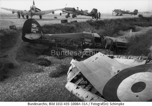 Griechenland (?), zerstörte englische Flugzeuge