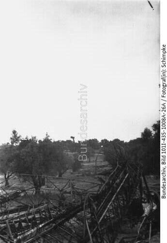 Griechenland (?), zerstörte englische Flugzeuge