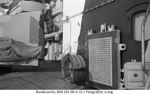 Schlachtschiff Bismarck, Aufbaudeck, Fallreep