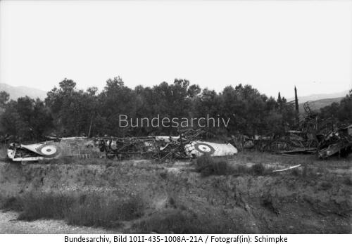 Griechenland (?), zerstörtes englisches Flugzeug