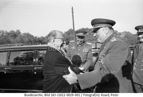 NVA, "Waffenbrüderschaft", Gespräch