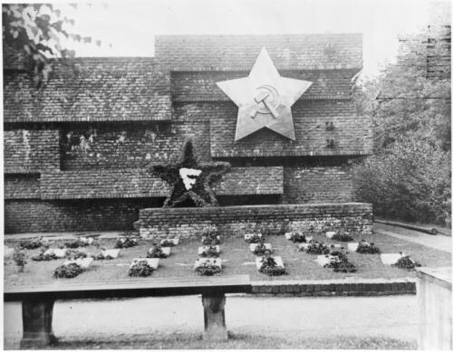 Berlin-Friedrichsfelde, Revolutionsdenkmal