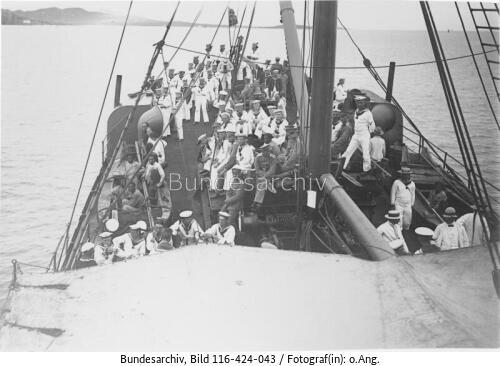 Kiautschou, Schiff mit Matrosen