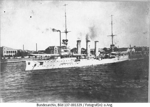 Tsingtau, SMS "Emden" I im Hafen