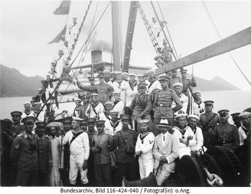 Kiautschou, Schiff mit Matrosen