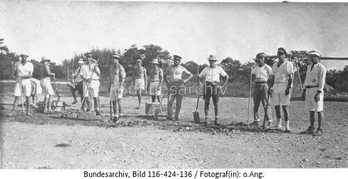 Kiautschou, bei der Arbeit