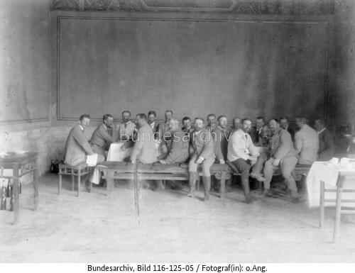 Tsingtau, bei Chang-Ping-Chow, Frühstückstafel