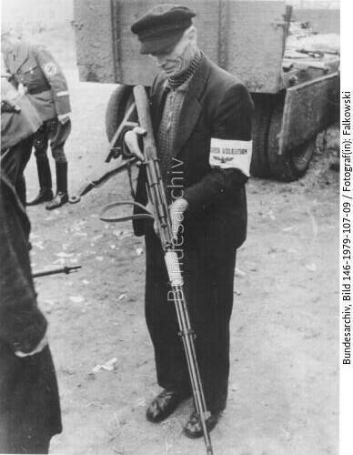 Volkssturmmann mit Gewehr