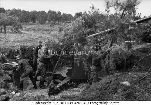 Im Osten, Reg. "Hermann Göring", Flak