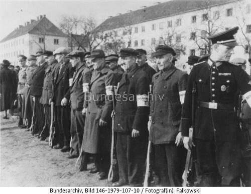 Angetretene Volkssturmmänner