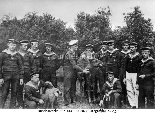 U-Boot, Besatzung mit Maskottchen