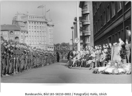 Berlin, Karl-Liebknecht-Haus, Kampfgruppen bei Appell