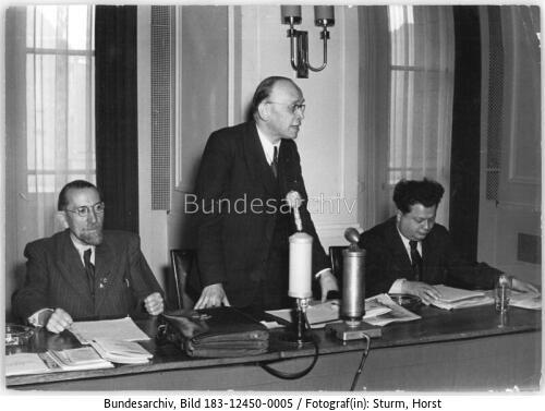 Berlin, Arbeitskonferenz der Nationalen Front, Eröffnung der Sitzung durch Correns