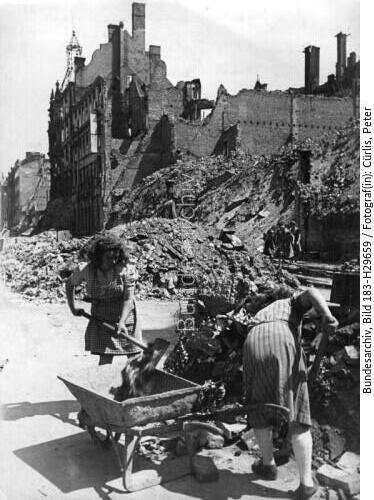 Berlin, Jägerstraße, Trümmerfrauen