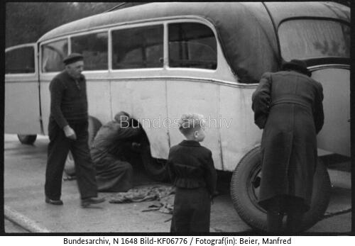 Bei Dresden, Reifenwechsel bei Bus