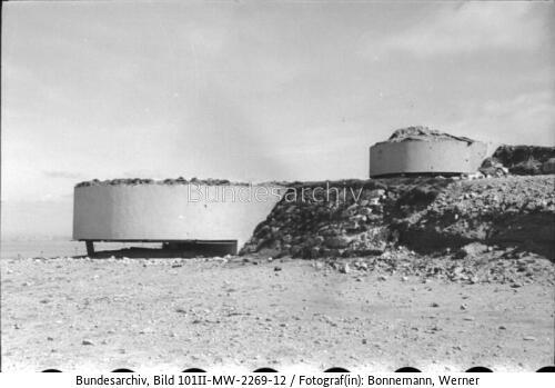 Frankreich, Bunker am Strand