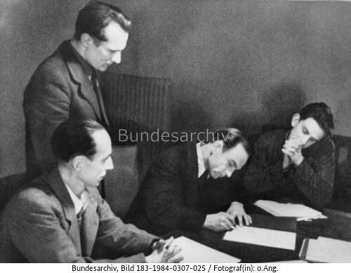 Berlin, Unterzeichnung <span class="match">FDJ</span>-Gründungsurkunde