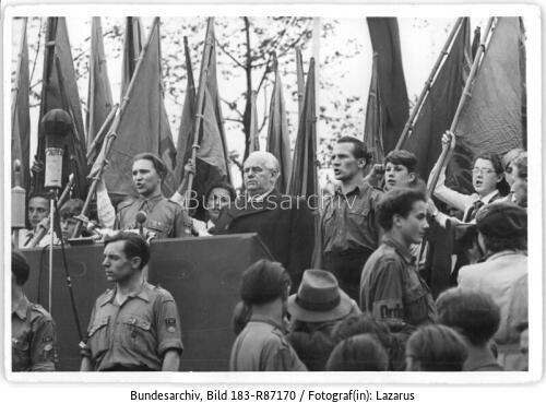 Berlin, Deutschlandtreffen, Honecker und Pieck auf Tribüne