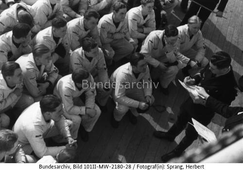 An Bord der "Admiral Hipper", Anweisung