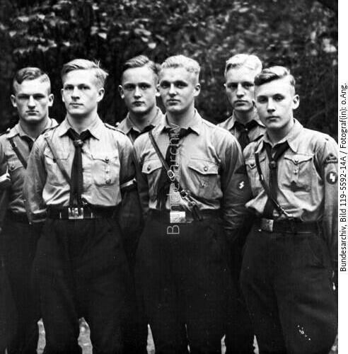 Gruppe von HJ-Jungen