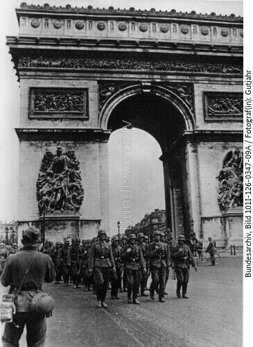 Paris, Triumphbogen, Parade deutscher Truppen