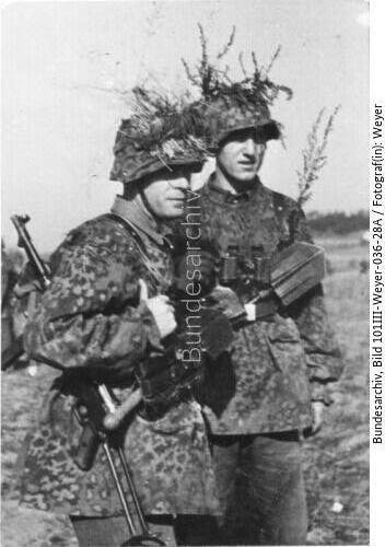 Ausbildung von Waffen-SS, Soldaten mit MP