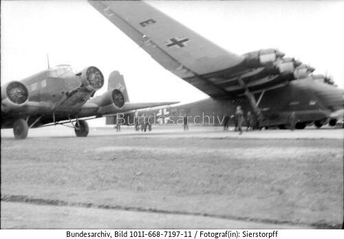 Reichsgebiet, Flugzeuge Ju 52 und Me 323 Gigant