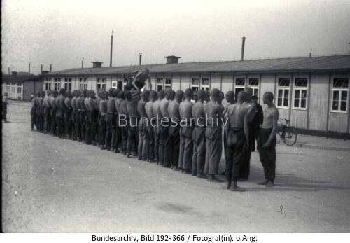 KZ Mauthausen, jugendliche Gefangene bei Sportübungen