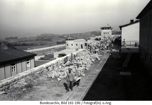 KZ <span class="match">Mauthausen</span>, Bau der Lagermauer