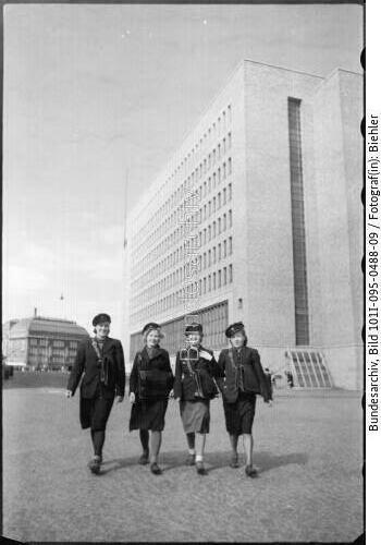 Helsinki, Hauptpost, Postbotinnen