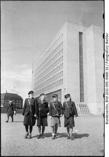 Helsinki, Hauptpost, Postbotinnen