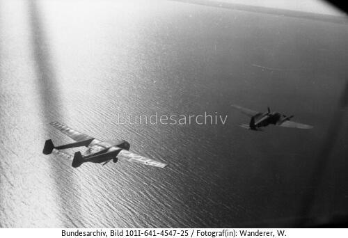 Russland, Flugzeug Heinkel He 111, Gotha Go 242