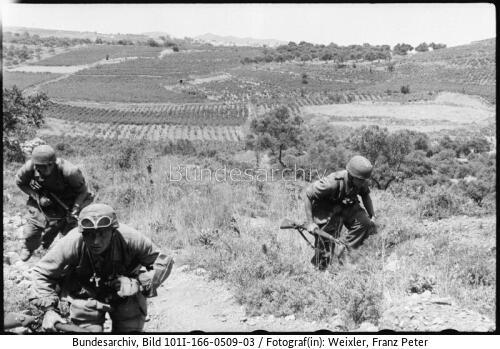 Kreta, Deutsche Fallschirmjäger auf dem Vormarsch
