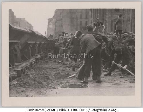 Berlin, Wiederaufbau, <span class="match">FDJ</span>