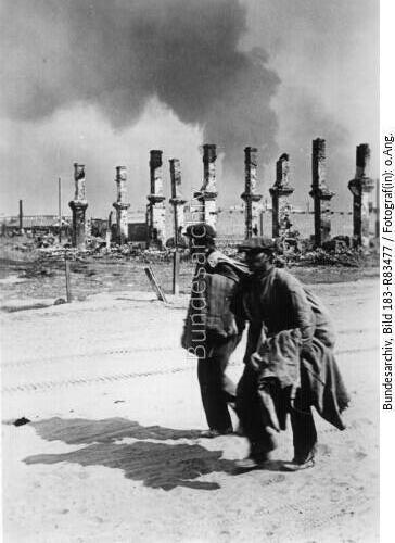 Russland, Stalingrad, Männer auf der Flucht